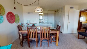 Dining - Walk to Sandfest, Shared Pools, Boardwalk to Beach, Gulf Views (Port Aransas)