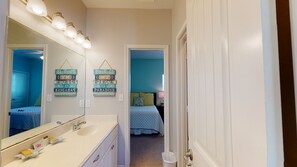 Combined shower/tub, towels - Shared Pool and Hot Tub, Golf Cart Access (Port Aransas)