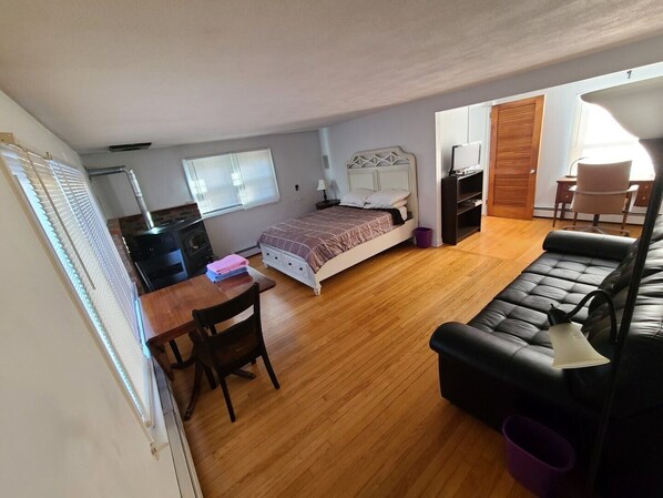 1 bedroom, desk, free WiFi, bed sheets