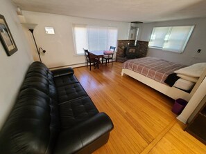 1 bedroom, desk, free WiFi, bed sheets