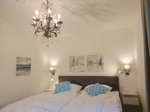 3 Schlafzimmer, Zimmersafe, Schreibtisch, Bügeleisen/Bügelbrett