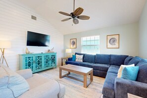 TV, Netflix, Hulu, streaming services - Pet Friendly, Shared Pool, Golf Cart Access (Port Aransas)