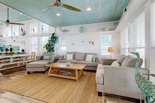 Private Pool, Gulf Views and Golf Cart Included