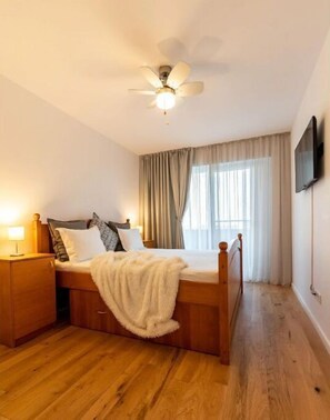 1 室のベッドルーム、セーフティボックス (室内)、デスク、防音設備