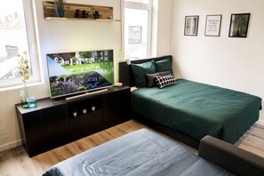 1 dormitorio, tabla de planchar con plancha, wifi y ropa de cama