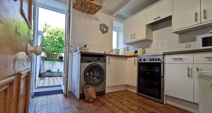 Beautifully presented former Fishermans Cottage and Pet Friendly