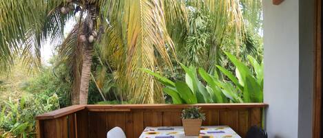 屋外ダイニングエリア