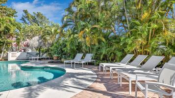 Een verwarmd zwembad