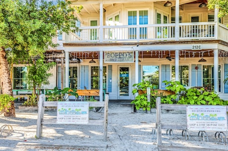 外観の詳細. Freshly Remodeled Island Suite w/ Pool & Pet Friendly