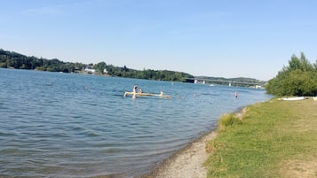 Plage à proximité, chaises longues
