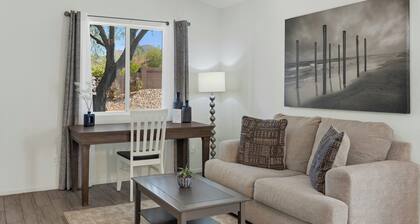 Stunning Vacation Home - Trails, Golf & Dining!