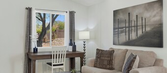 Stunning Vacation Home - Trails, Golf & Dining!