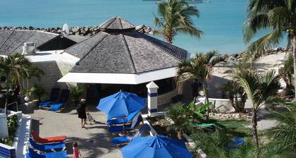 Royal Palm Beach Resort, fully remodeled in 2021, in Simpson Bay.