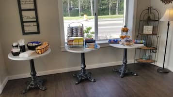 Free daily continental breakfast