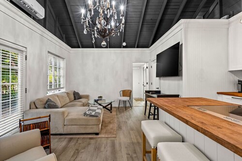 Pet Friendly- Fenced Yard - Walk to Las Olas - 4 miles to the Beach!
