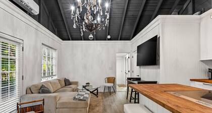 Pet Friendly- Fenced Yard - Walk to Las Olas - 4 miles to the Beach!