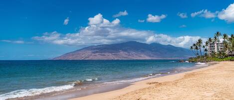 Ranta lähistöllä, rantapyyhkeitä