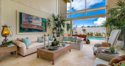 BEAUTIFUL VILLA WITH POOL OVERLOOKING THE GOLF COURSE AND BREATHTAKING VIEWS.