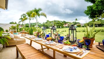 Outdoor dining