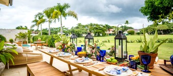 BEAUTIFUL VILLA WITH POOL OVERLOOKING THE GOLF COURSE AND BREATHTAKING VIEWS.