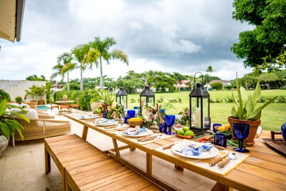 BEAUTIFUL VILLA WITH POOL OVERLOOKING THE GOLF COURSE AND BREATHTAKING VIEWS.