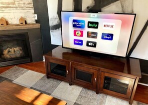 Interior - Comfortare Cottage - 6 Blocks to Mayo Clinic! (Rochester)