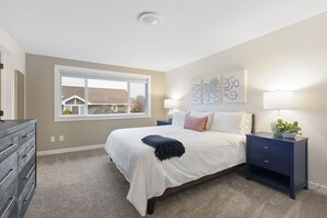 4 bedrooms, desk, iron/ironing board, travel crib