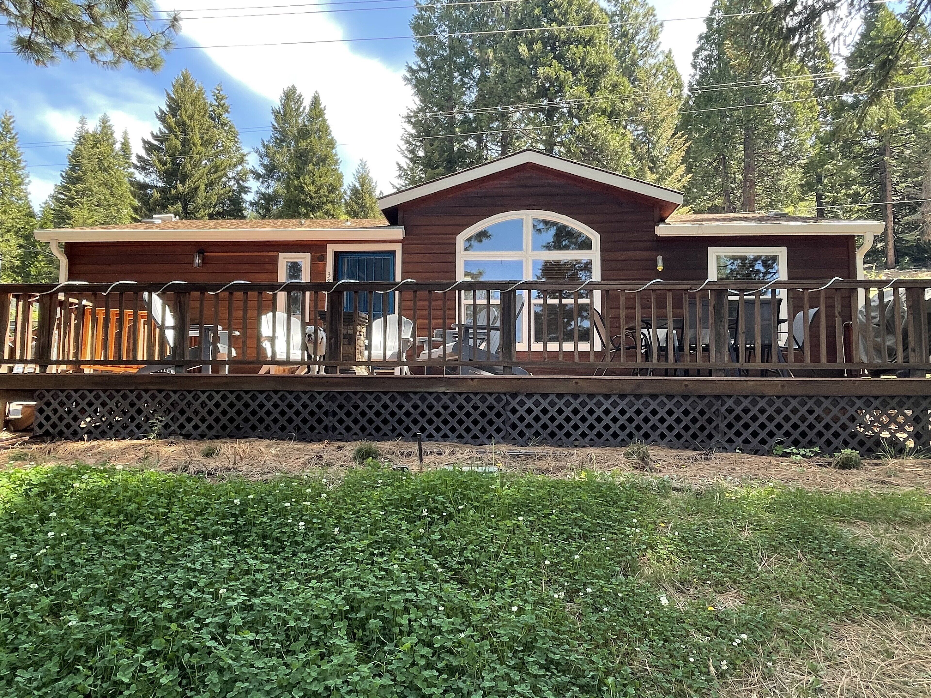 Lake Breeze Cabin: Enjoy spectacular lake views from this quiet, cozy cabin!