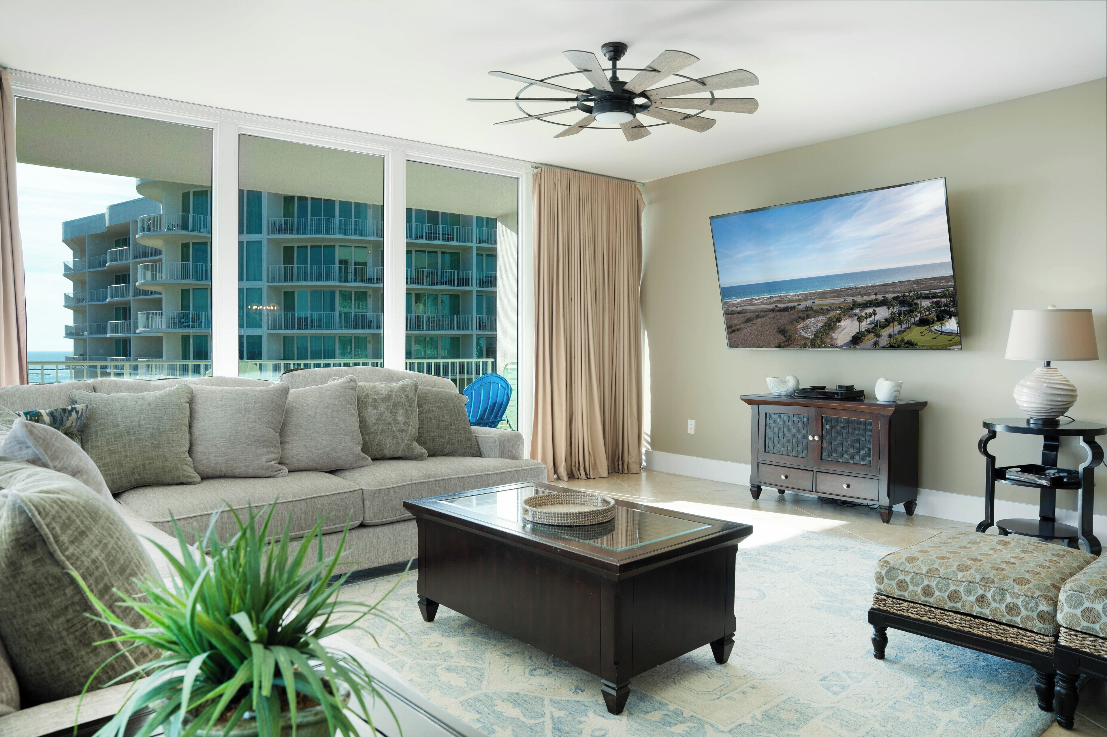 TV, DVD-spiller, bordtennis og bøker