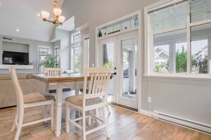 Dining - Syrah Cottage on Osoyoos Lake #130 (Osoyoos)