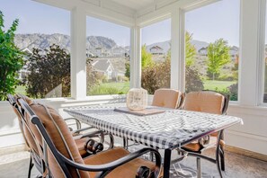 Outdoor dining - Syrah Cottage on Osoyoos Lake #130 (Osoyoos)
