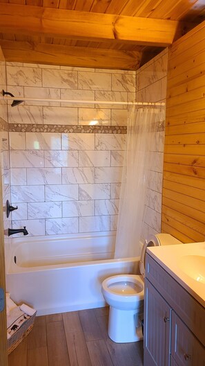 Combined shower/bathtub, hair dryer, towels, soap
