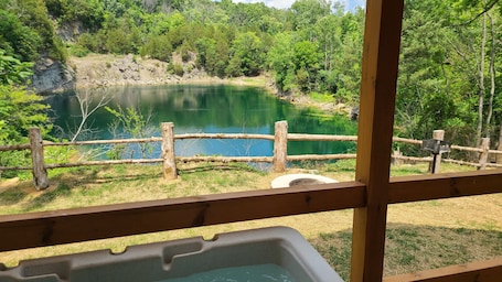 Outdoor spa tub. Little House On The Quarry