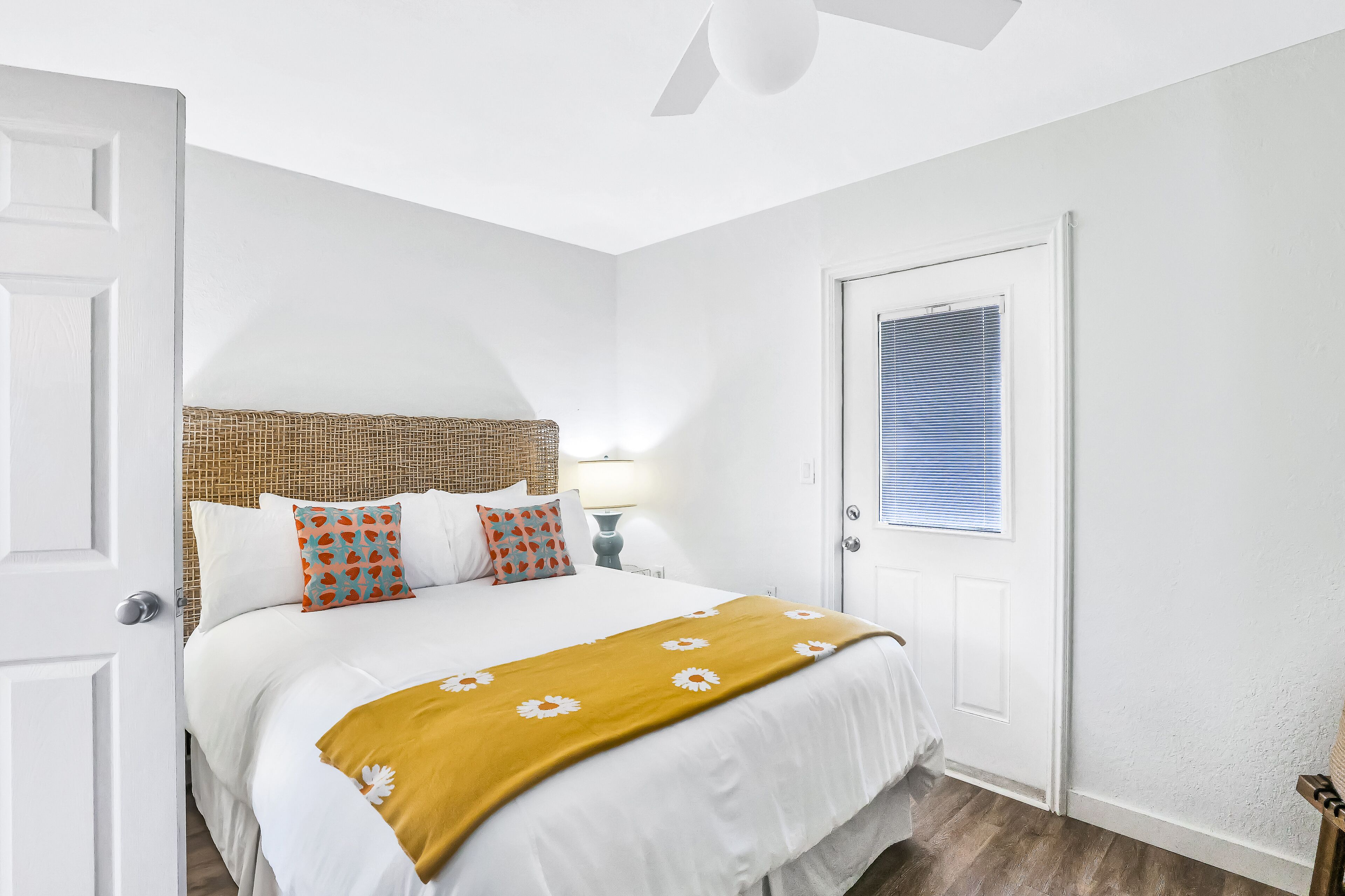 1 bedroom, iron/ironing board, internet, bed sheets