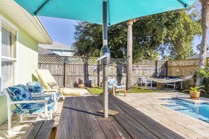 Terrace/patio - Sea Turtle Beach Cottage
2/2 with bikes and pool (St. Augustine)