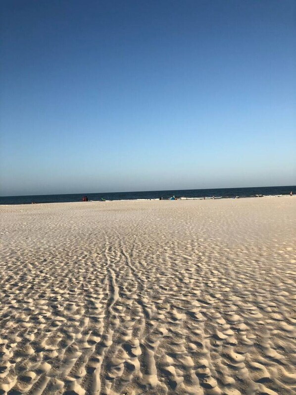 Beach nearby, sun loungers, beach towels - Sea Turtle Beach Cottage
2/2 with bikes and pool (St. Augustine)