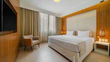 Deluxe Room, 1 King Bed | In-room safe, desk, laptop workspace, free cribs/infant beds