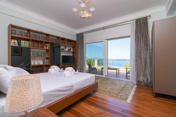 6 soverom, safe på rommet, skrivebord og strykejern/-brett