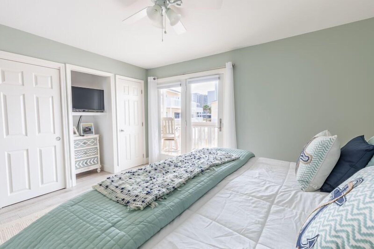 Photo 15 of Sandpiper Cove unit 1148, Gulf Front 3 night min