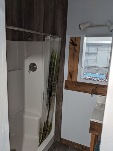 Nice apartment in shop with Indoor parking for toy trailers or vehicle.