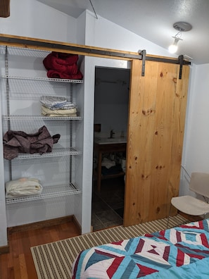 1 bedroom, desk, free WiFi, bed sheets