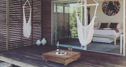 đHillside Cabin in Oneroa