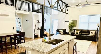 One block to Moab shops and restaurants closest condos to downtown