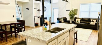 One block to Moab shops and restaurants closest condos to downtown