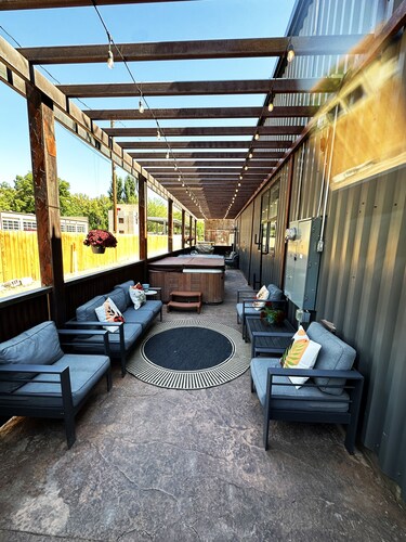 Walk to Main Street! Luxury Condo with Hot Tubs Near Arches, Sleeps 10
