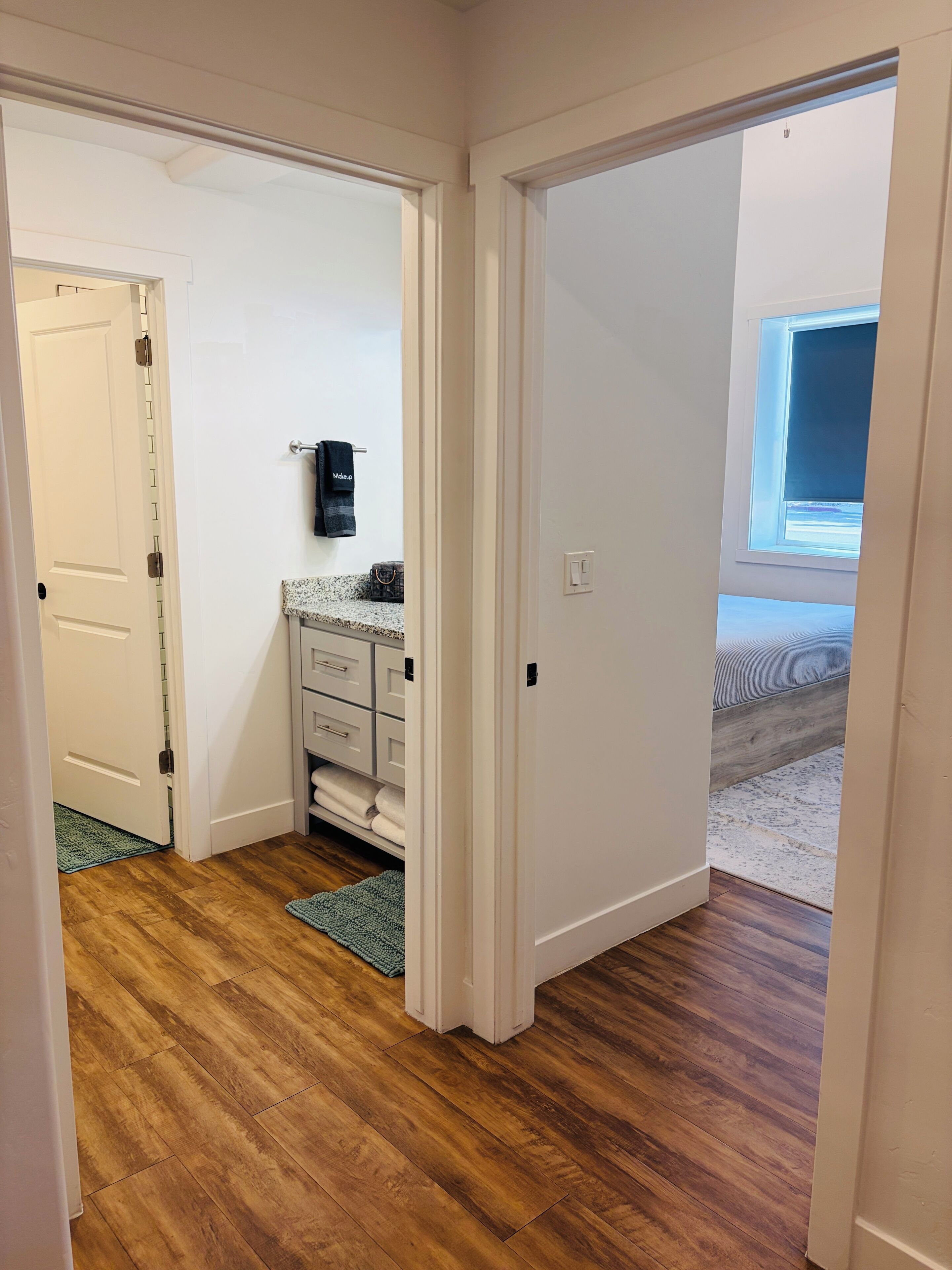 3 bedrooms, desk, WiFi (free), bed sheets
