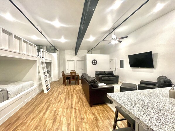 3 habitaciones, cuna de viaje, wifi gratis y ropa de cama 