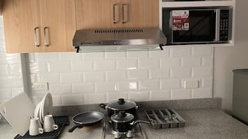 Fridge, microwave, oven, coffee/tea maker