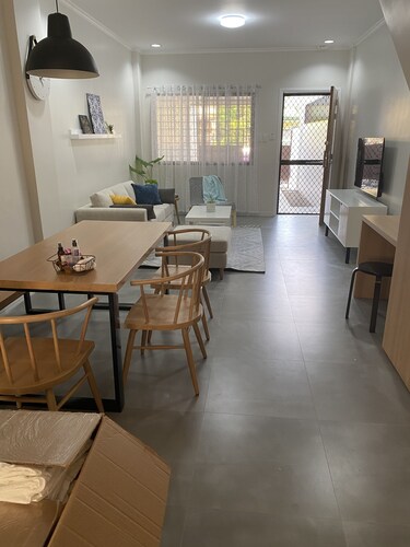 Townhouse / Apartment in Angeles city near Clark with AC, Wifi, and Netflix.