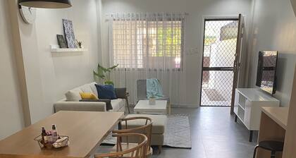 Townhouse / Apartment in Angeles city near Clark with AC, Wifi, and Netflix.